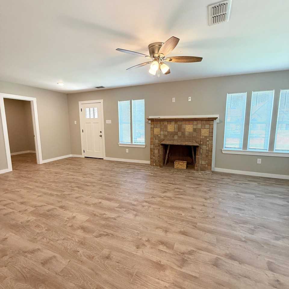 2222 16th St - Photo 4 of 50