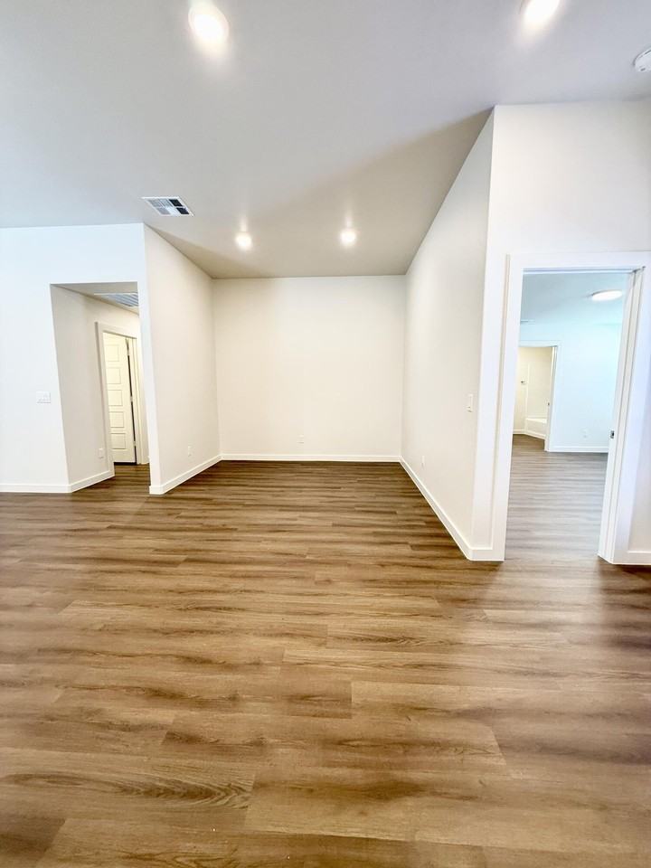 2130 Langford Ave - Photo 7 of 23