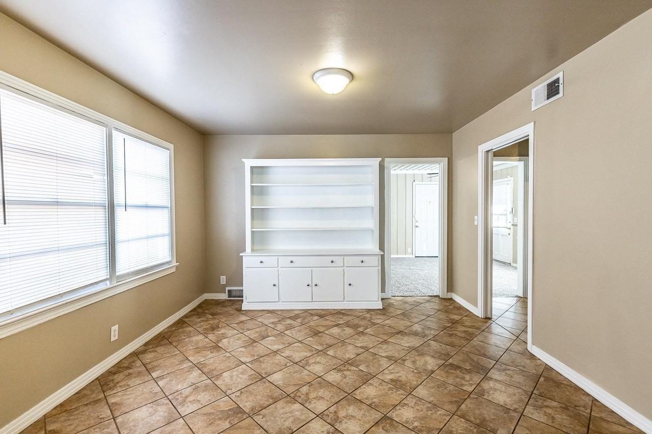 3708 27th St - Photo 5 of 23