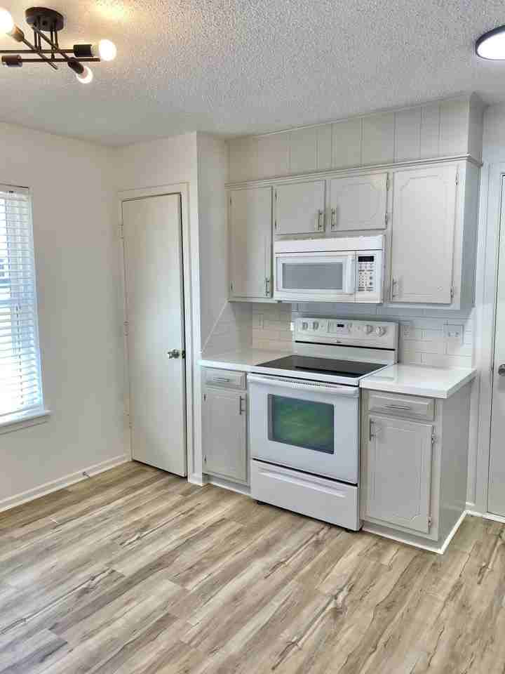 2128 74th St - Photo 4 of 15