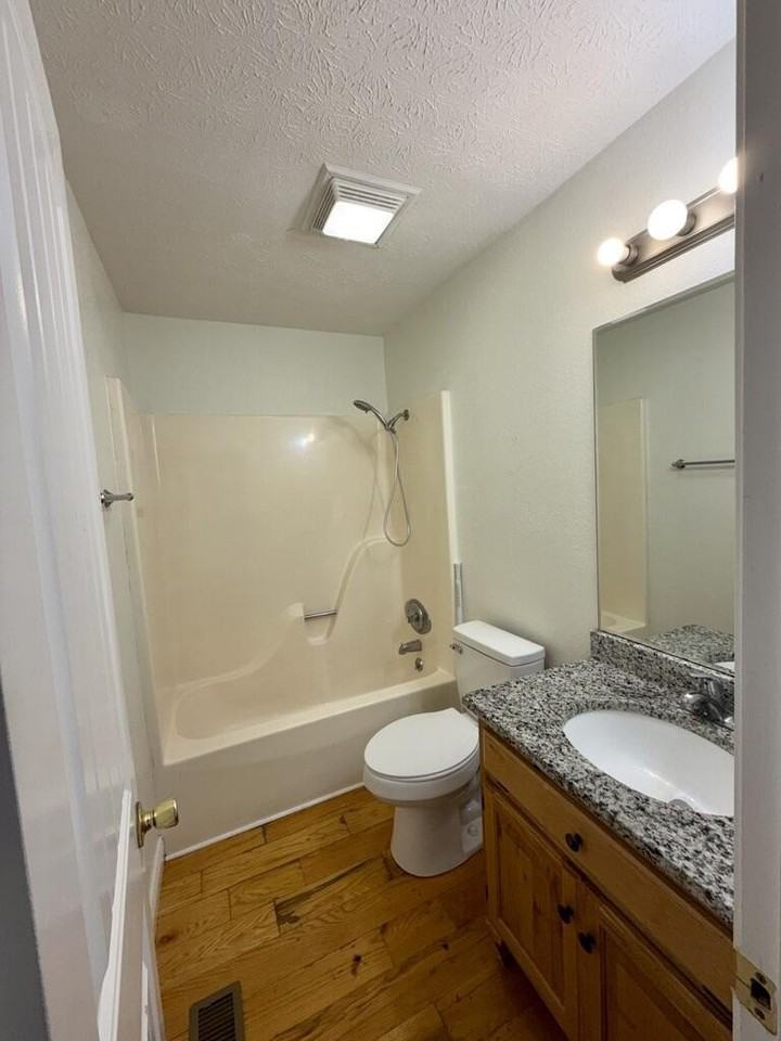 115 Beecher St Apt A - Photo 6 of 9