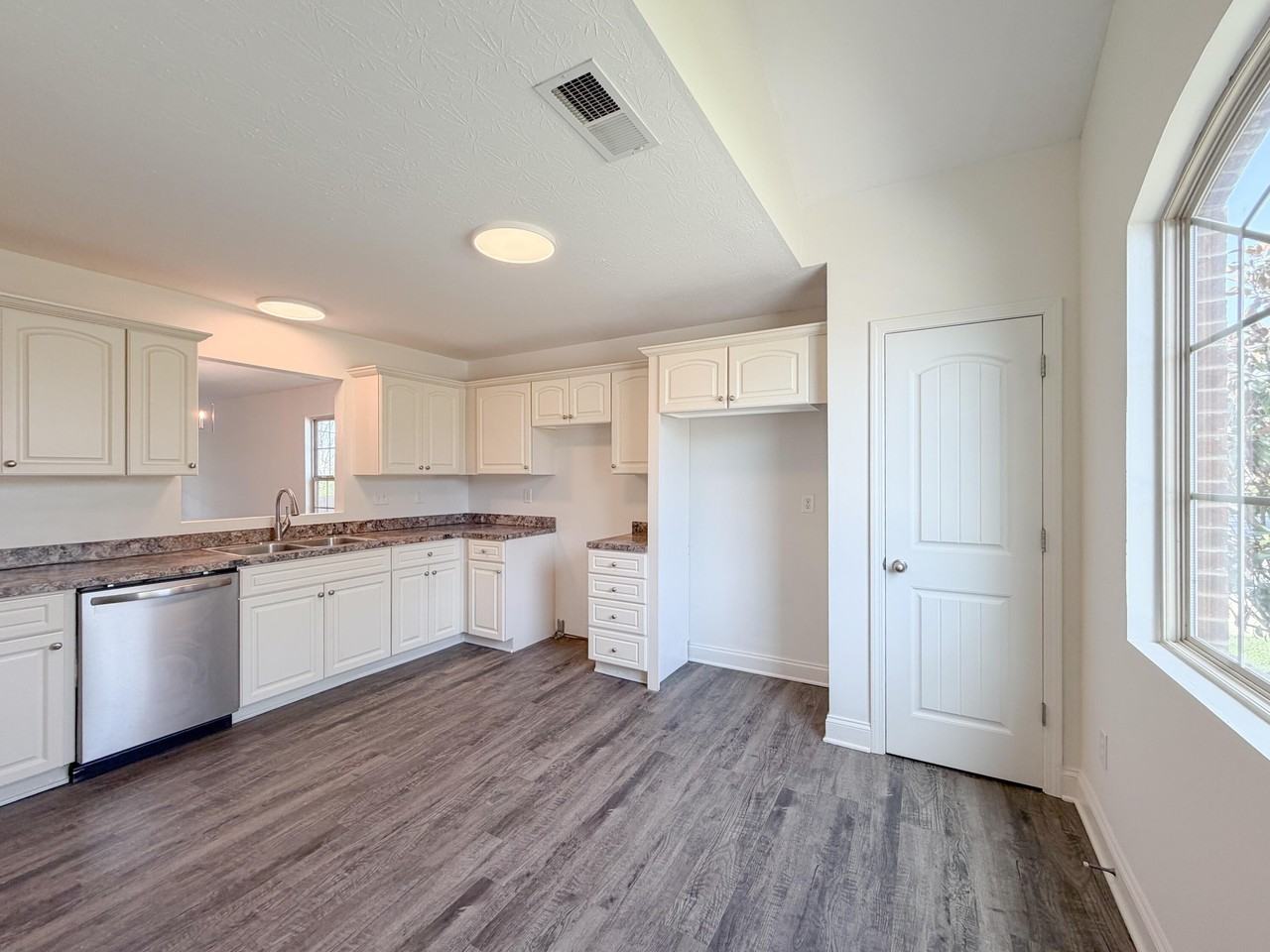 1240 Orchard Dr - Photo 4 of 19