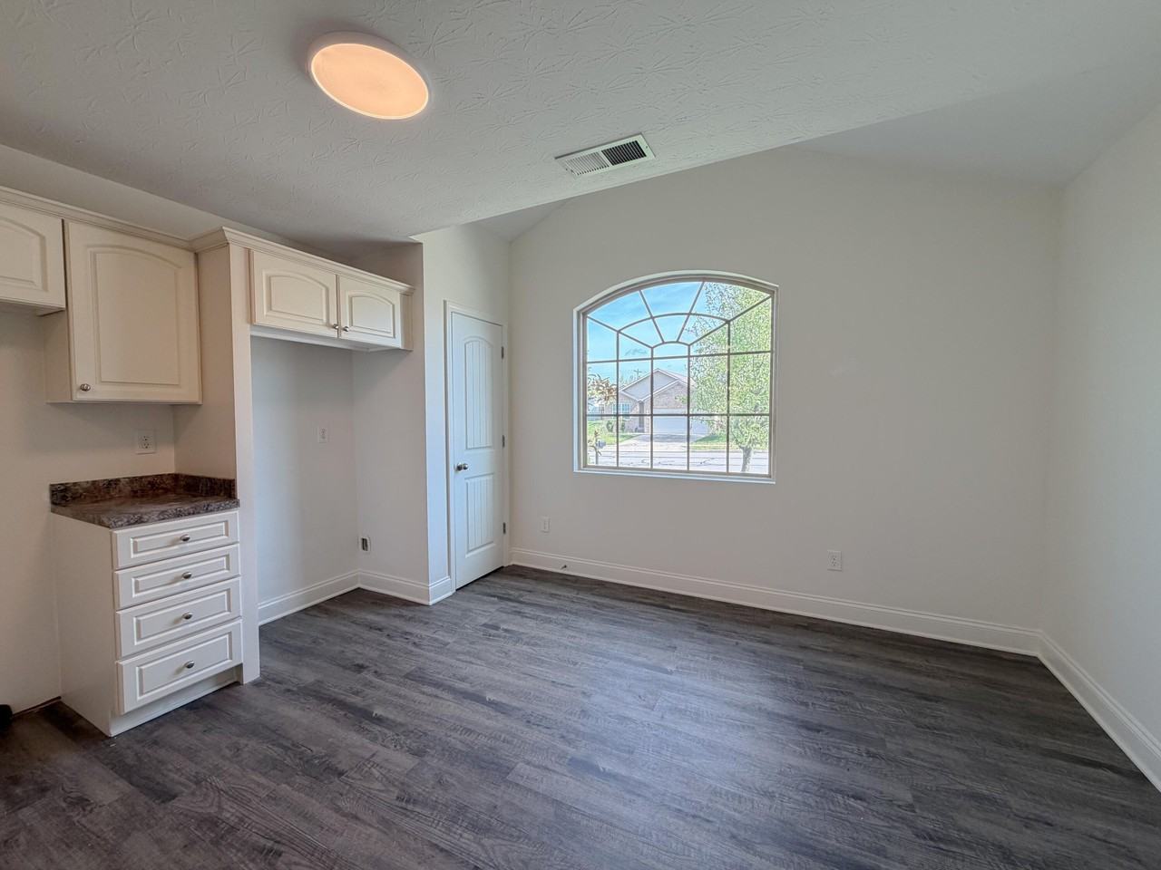 1240 Orchard Dr - Photo 5 of 19