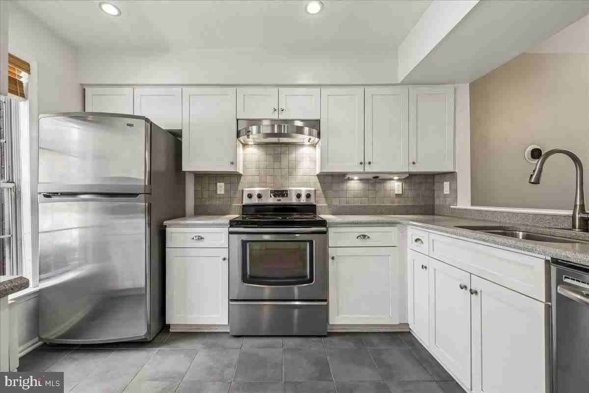 2002 Derby Ridge Ln - Photo 2 of 42