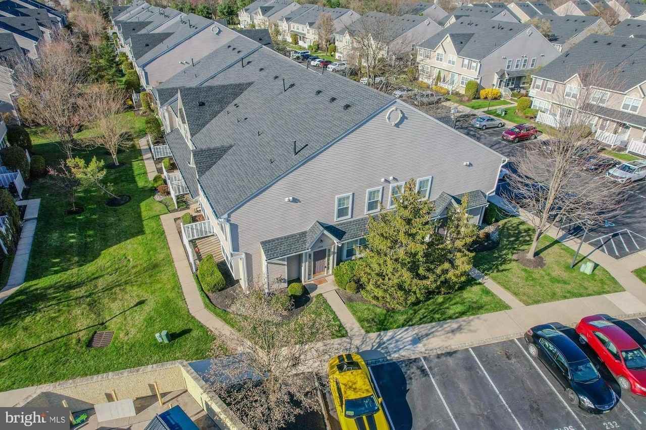 3908 Grenwich Ln - Photo 4 of 35