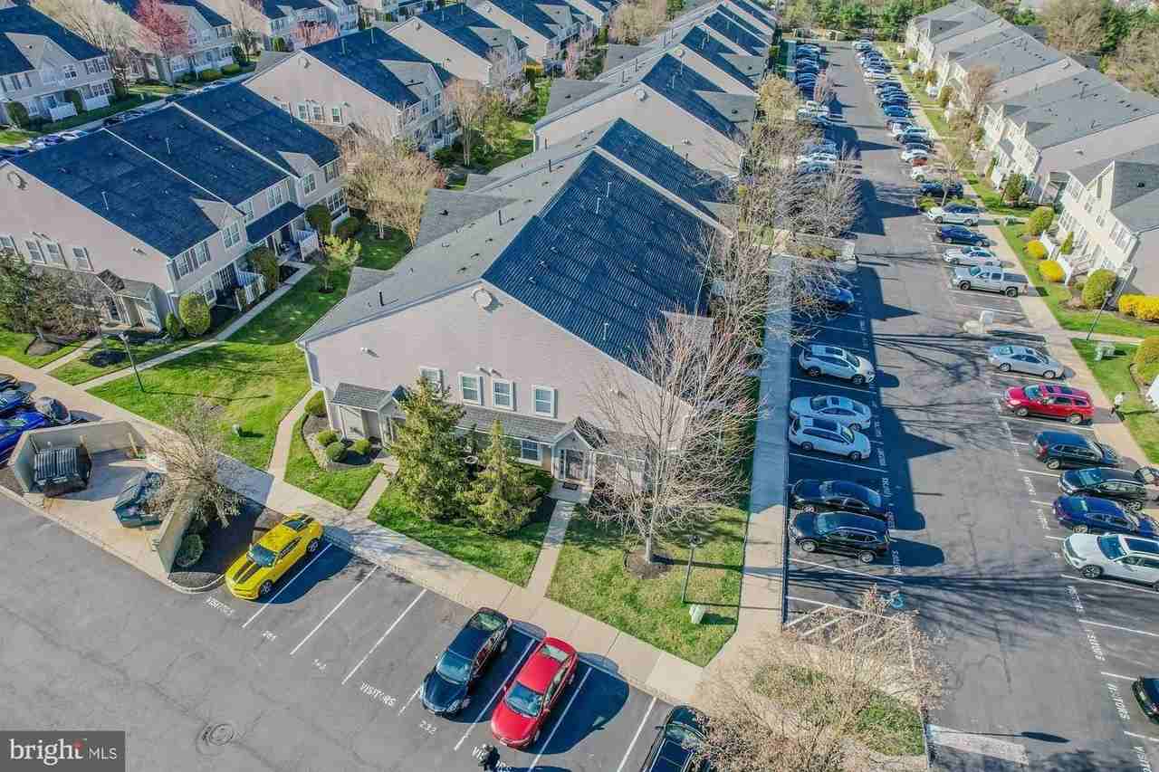 3908 Grenwich Ln - Photo 5 of 35