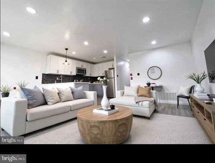 511 Corinthian Ave - Photo 2 of 7