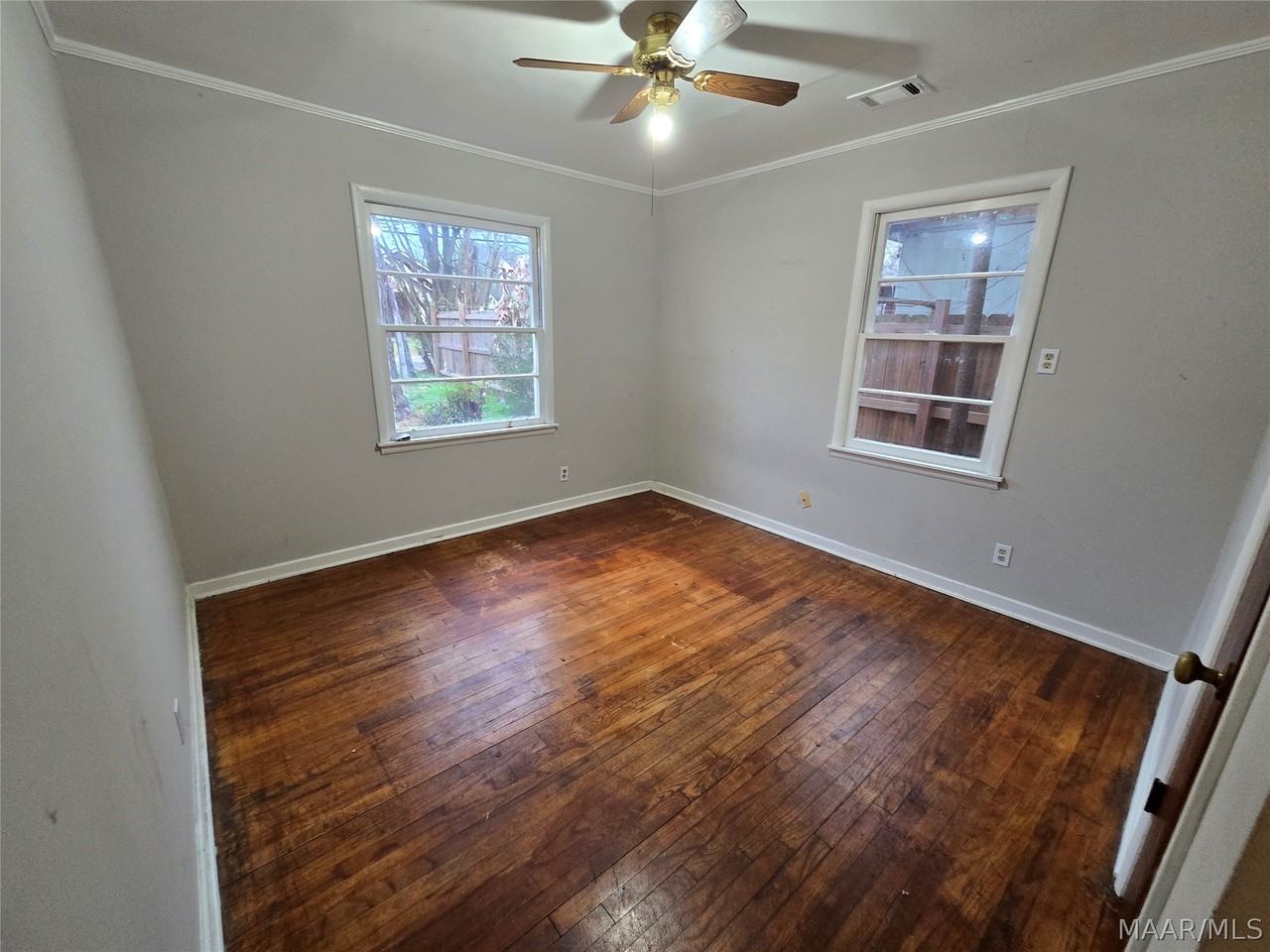 2205 E 5th St - Photo 6 of 10