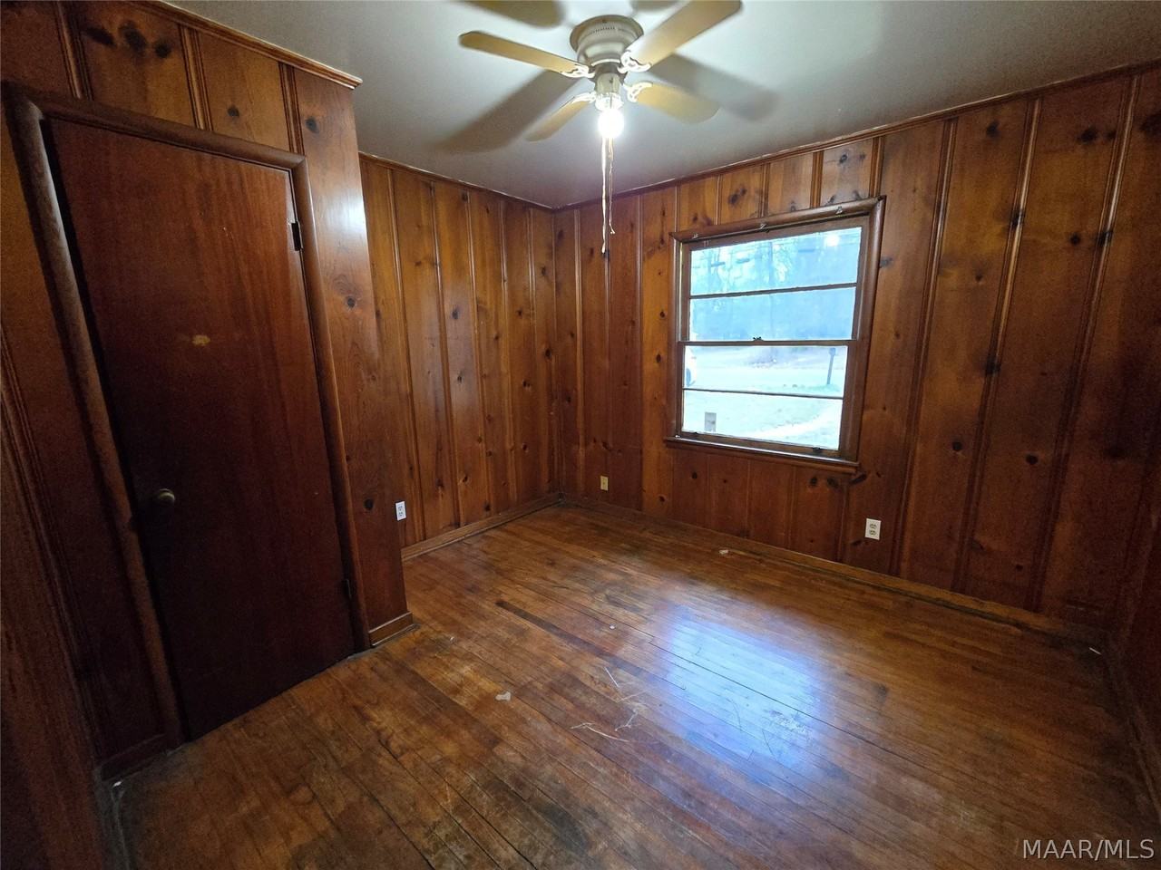 2205 E 5th St - Photo 7 of 10