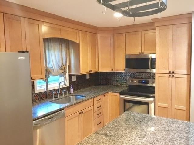 89 Ericson Rd - Photo 3 of 12