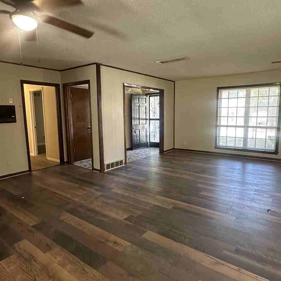 5364 Santa Monica St - Photo 2 of 15