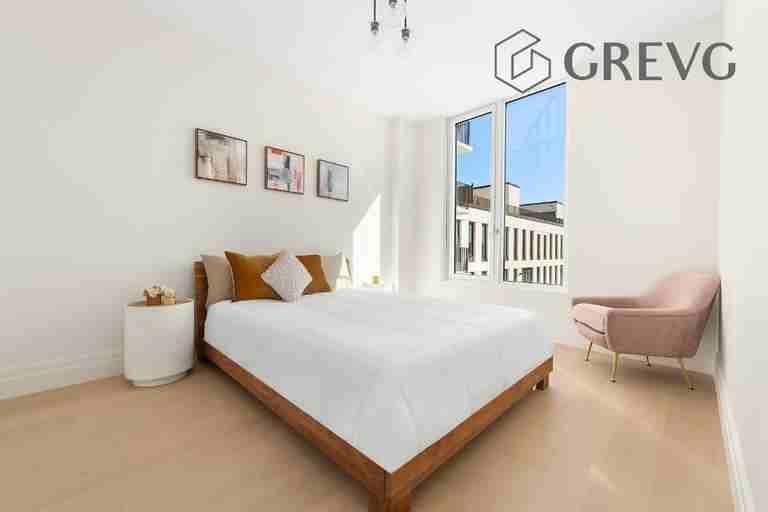 3055 Vernon Blvd - Photo 4 of 10