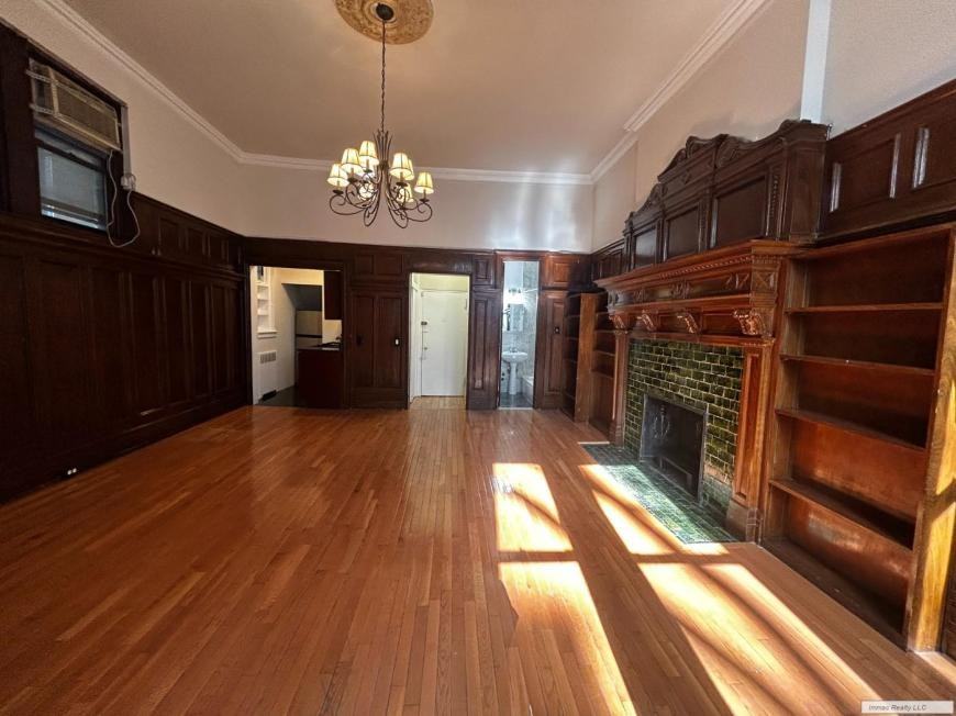 110 E 61st St - Photo 5 of 10