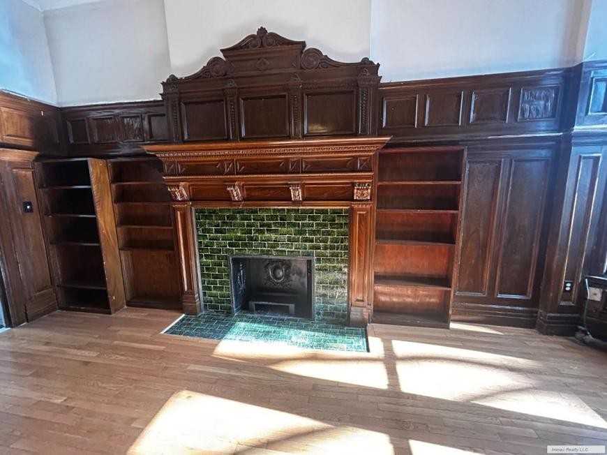 110 E 61st St - Photo 7 of 10