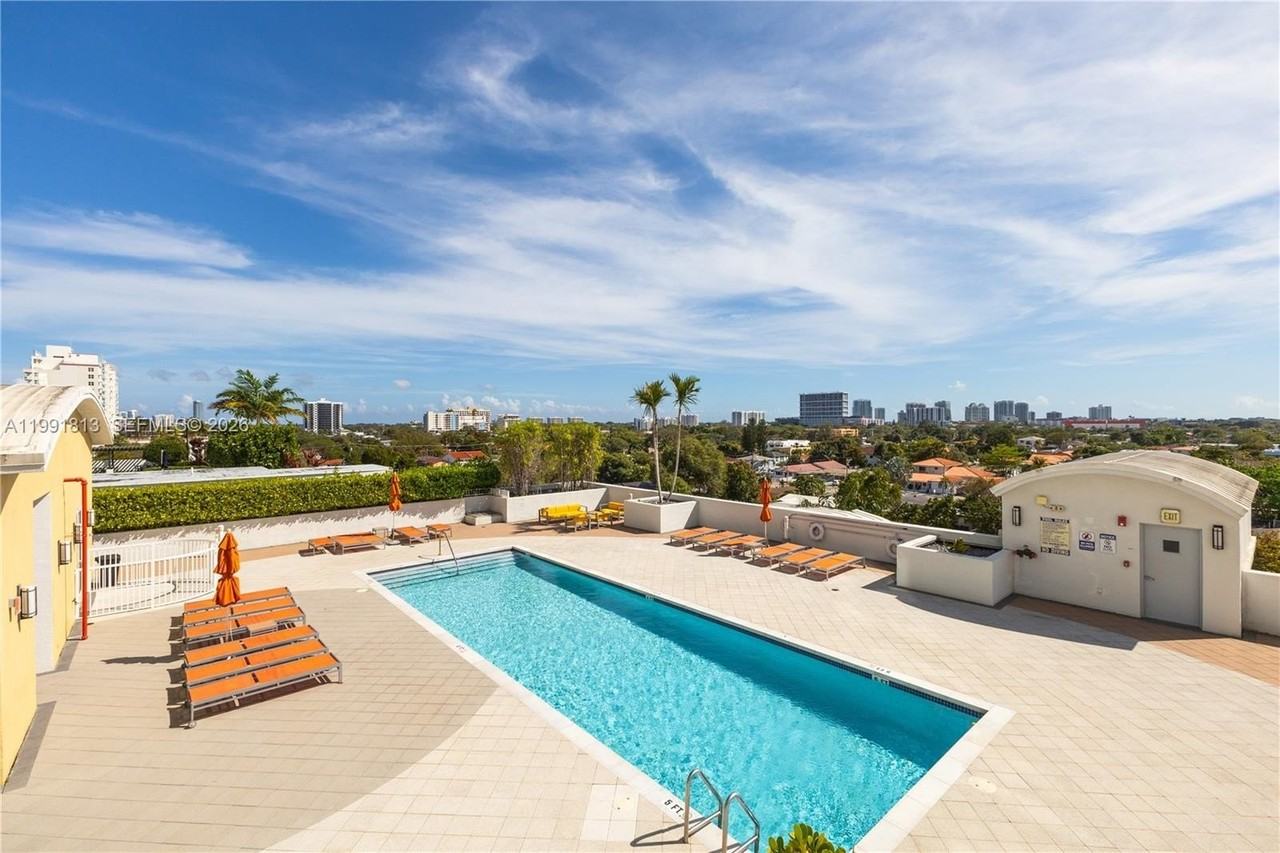 3180 Sw 22nd St #601 - Photo 4 of 37