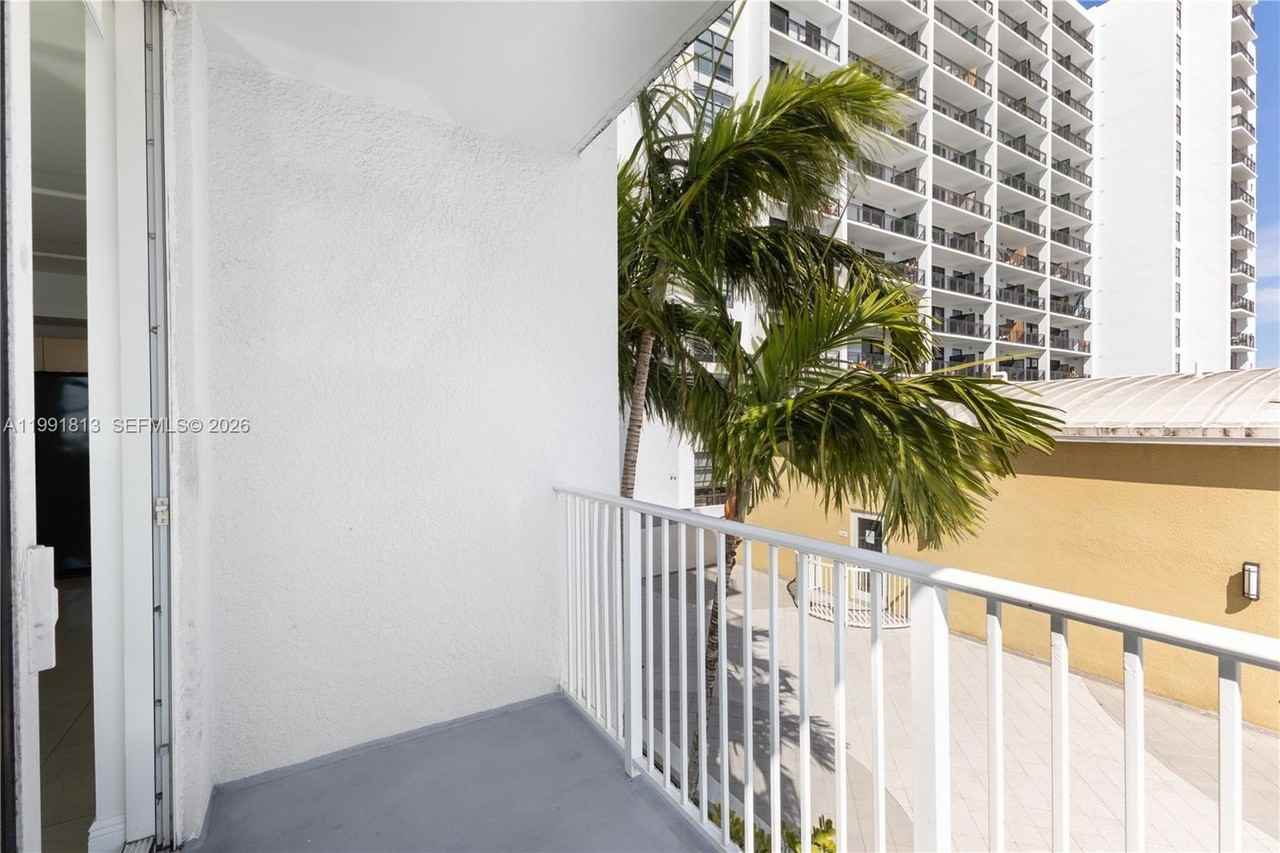 3180 Sw 22nd St #601 - Photo 7 of 37