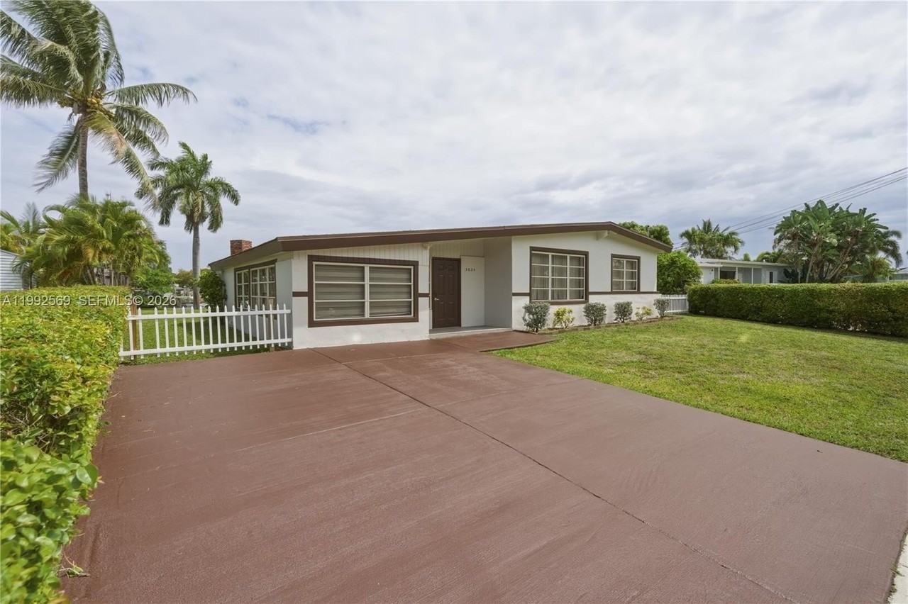 3825 Sw 33rd St - Photo 3 of 25