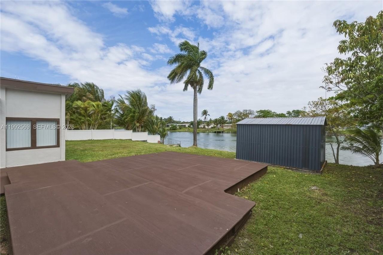 3825 Sw 33rd St - Photo 4 of 25