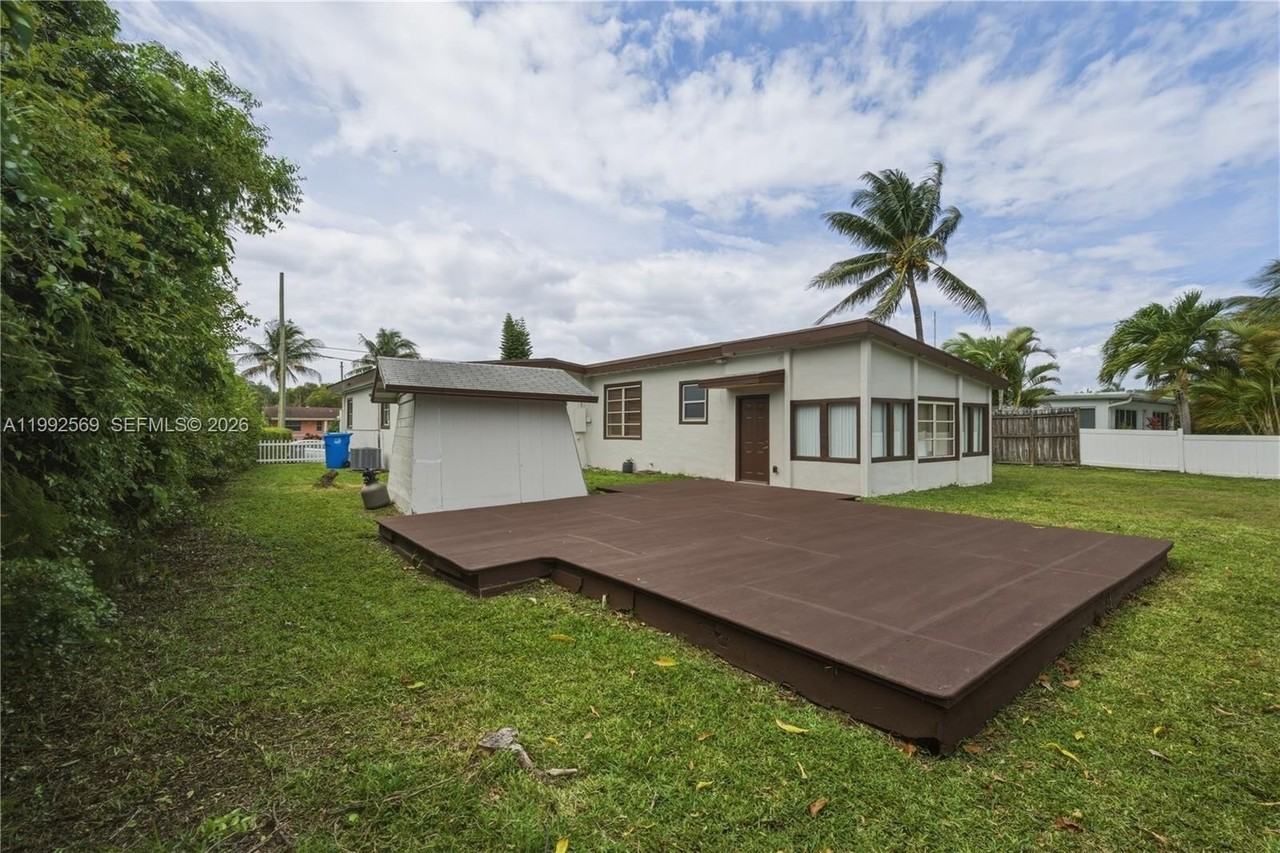 3825 Sw 33rd St - Photo 5 of 25