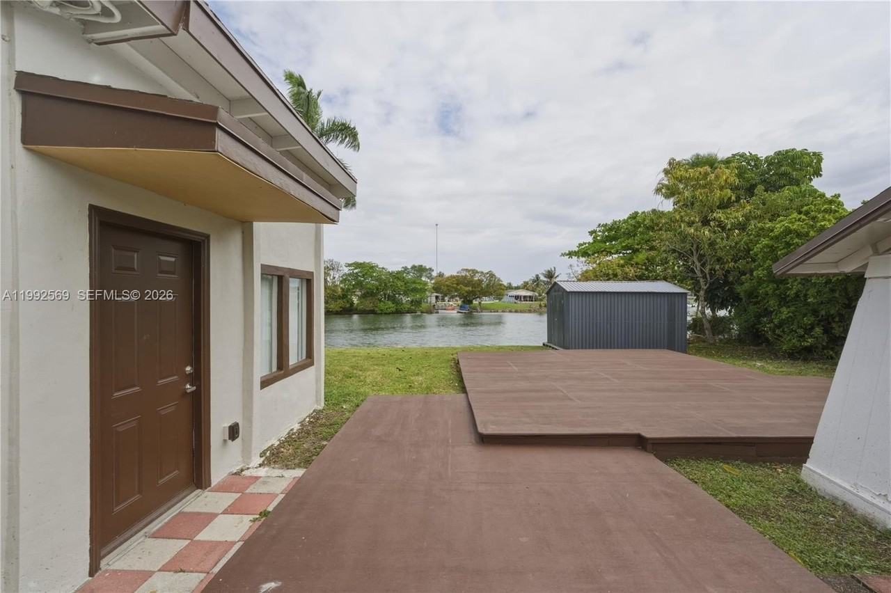 3825 Sw 33rd St - Photo 6 of 25