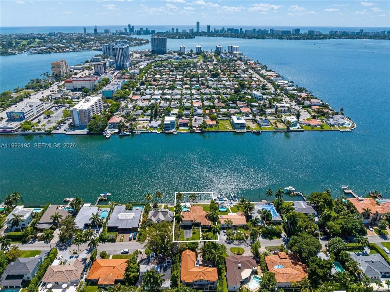 7531 Beachview Dr - Photo 7 of 38