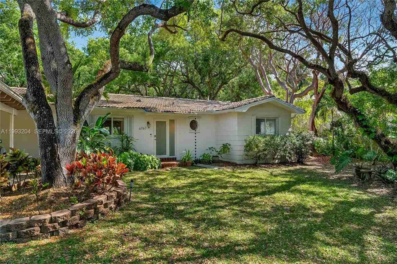 6767 Sw 154th St - Photo 3 of 46