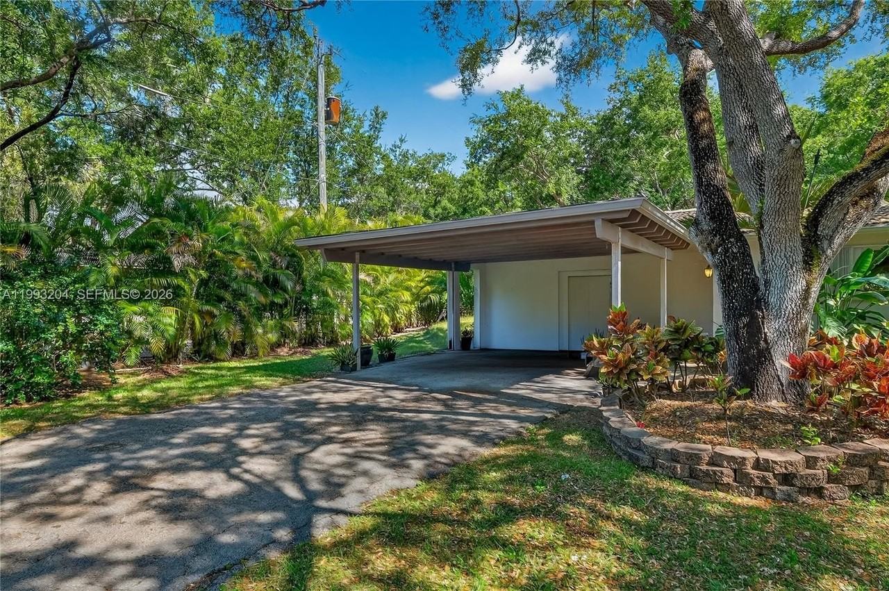 6767 Sw 154th St - Photo 4 of 46