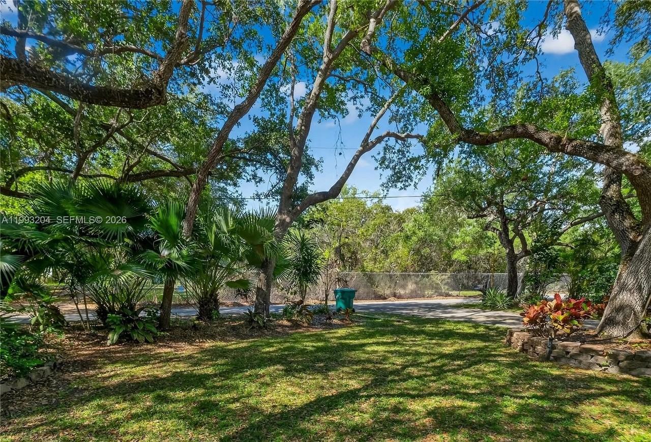 6767 Sw 154th St - Photo 5 of 46