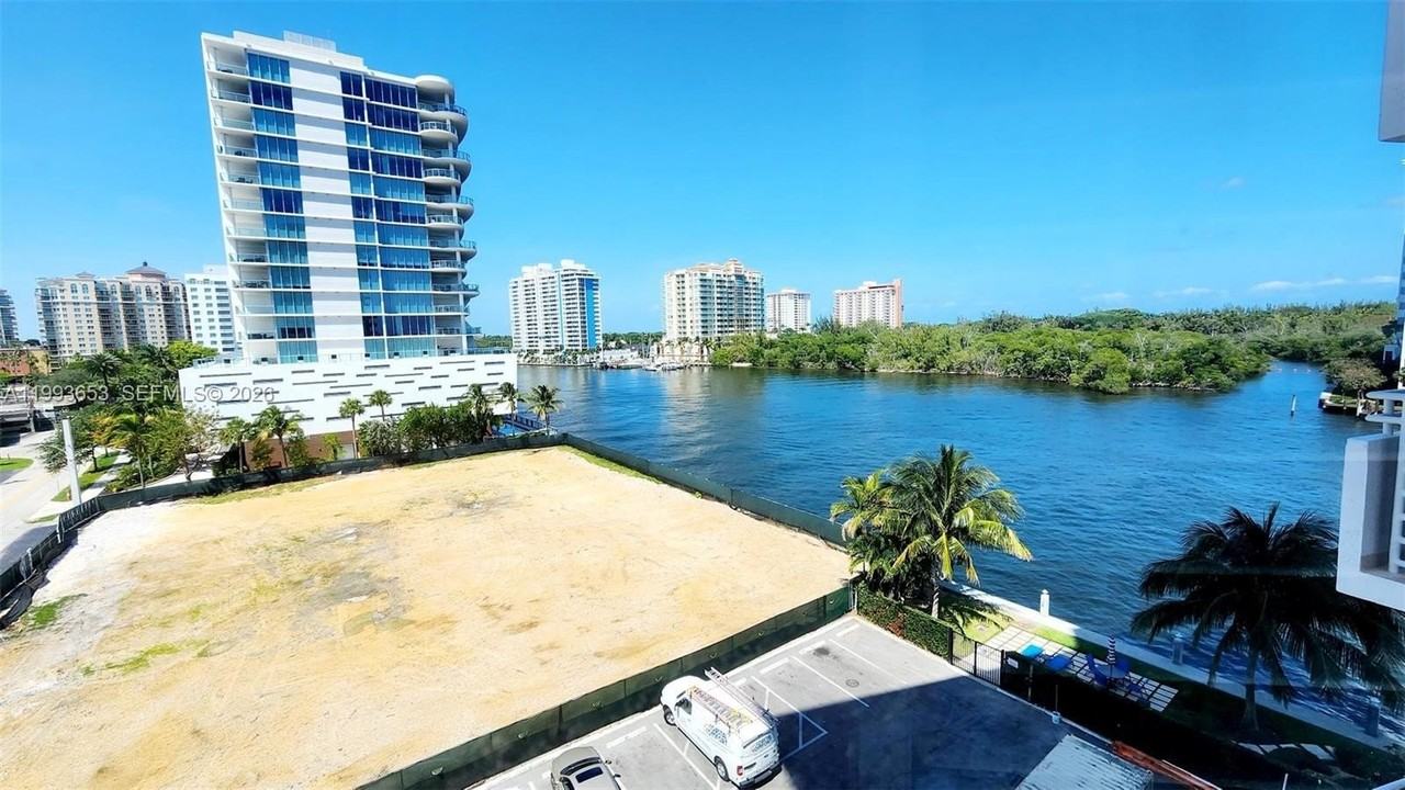 888 Intracoastal Dr #6E - Photo 5 of 24