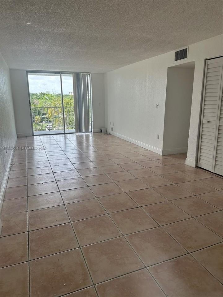 1805 Sans Souci Blvd #404 - Photo 3 of 11