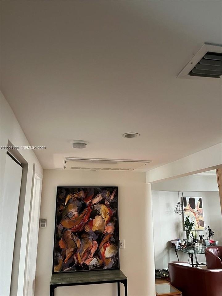 732 Ne 87th St #3 - Photo 3 of 6