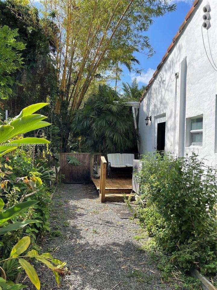 732 Ne 87th St #3 - Photo 6 of 6