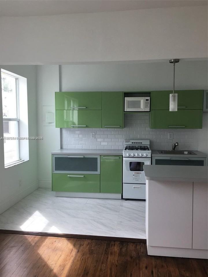1618 Michigan Ave #22 - Photo 4 of 12