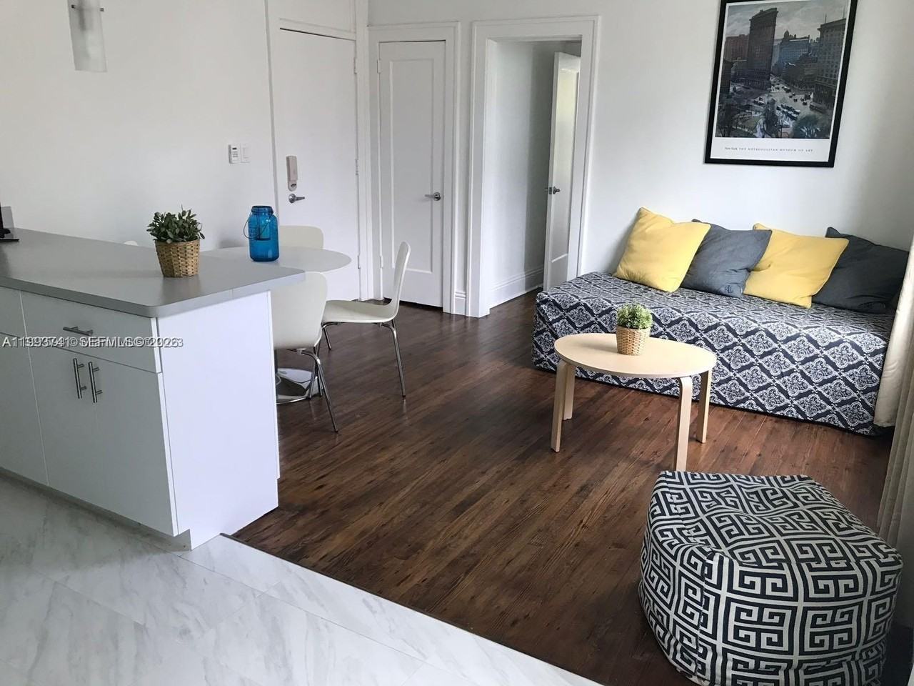 1618 Michigan Ave #22 - Photo 5 of 12
