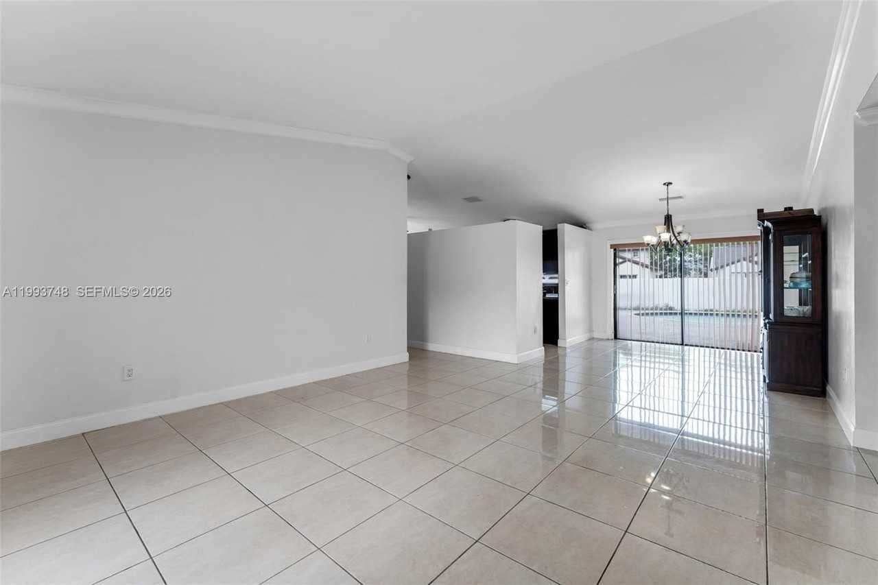 10290 Sw 145th Pl #0 - Photo 4 of 24