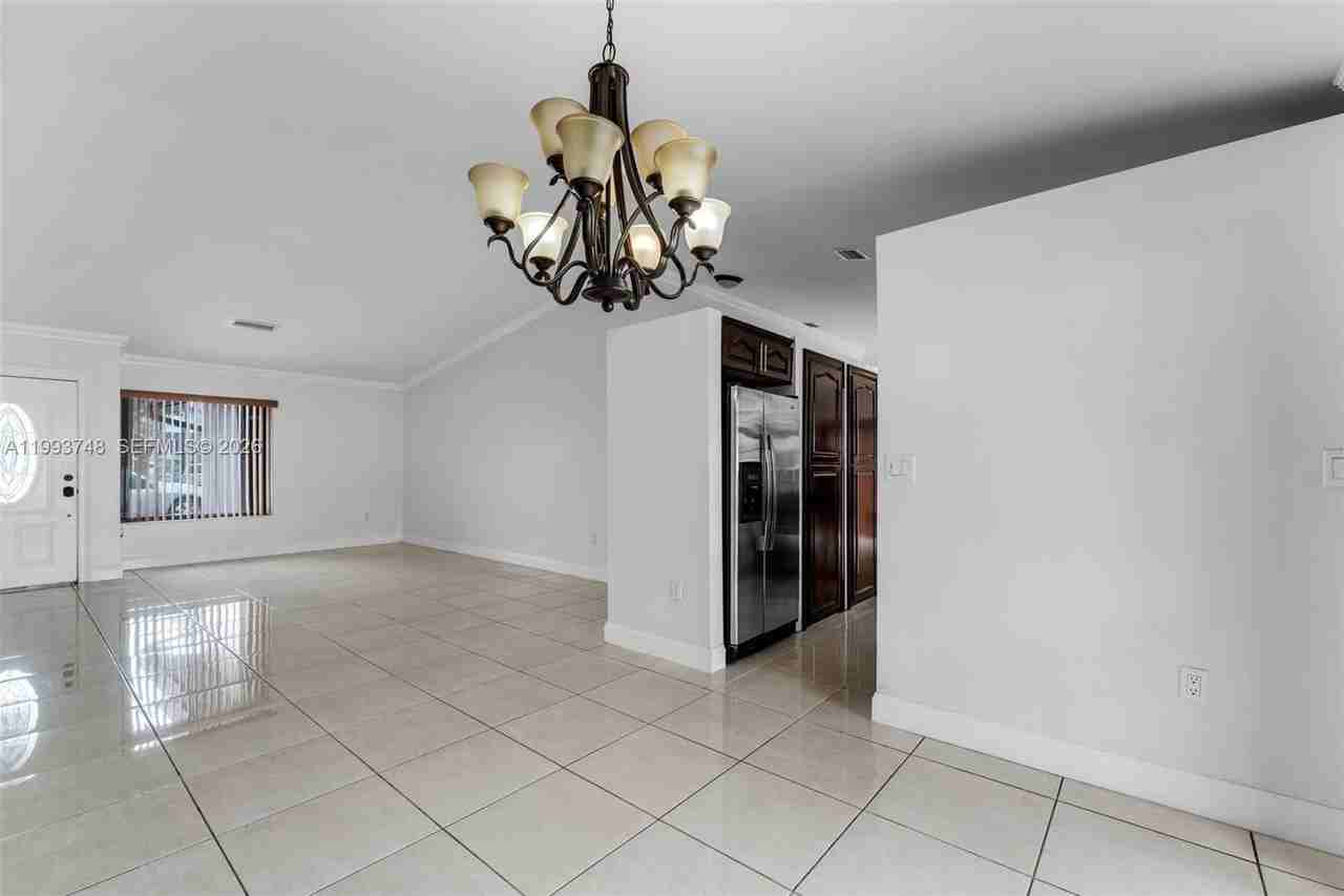 10290 Sw 145th Pl #0 - Photo 6 of 24