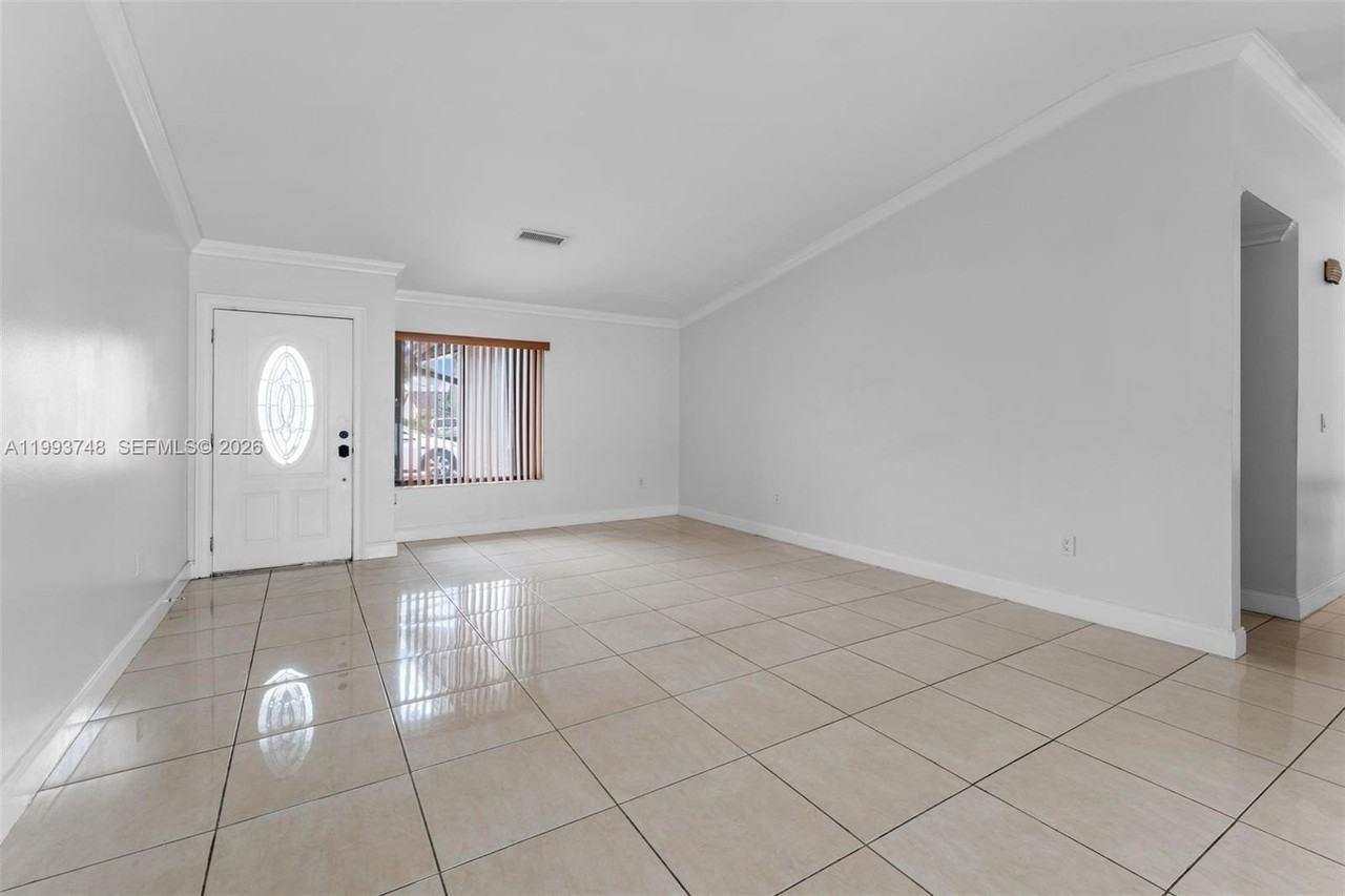 10290 Sw 145th Pl #0 - Photo 7 of 24