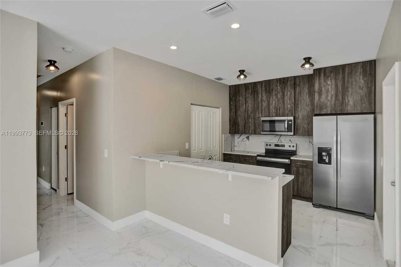 1620 Nw 31st Ave #A - Photo 5 of 18