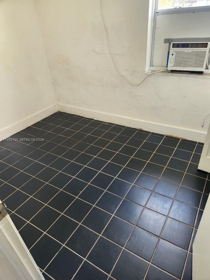 10 Nw 28th Way - Photo 5 of 7