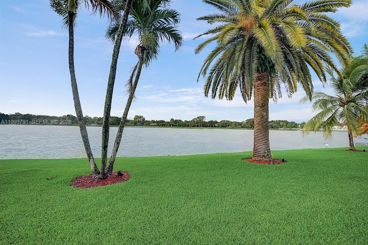 5204 Nw 54th St - Photo 6 of 17