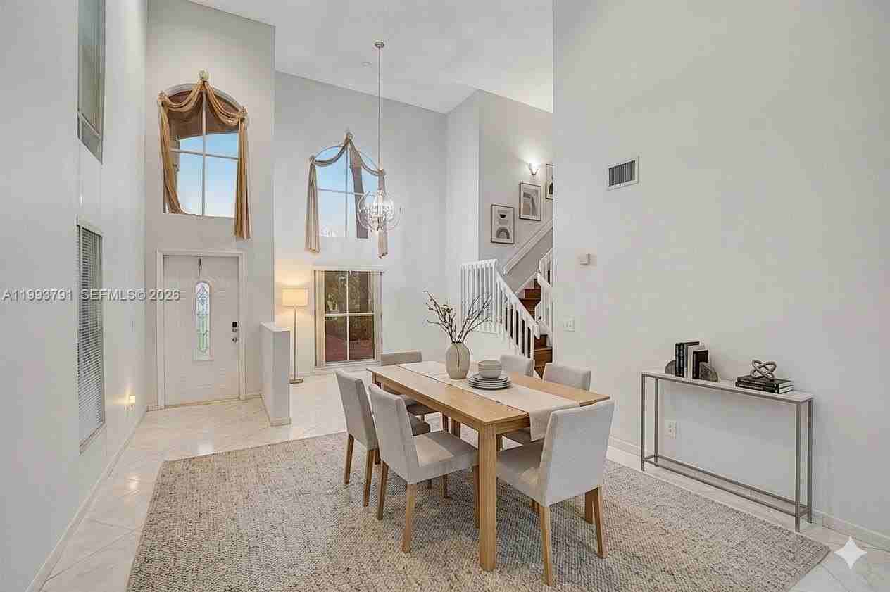 5204 Nw 54th St - Photo 7 of 17