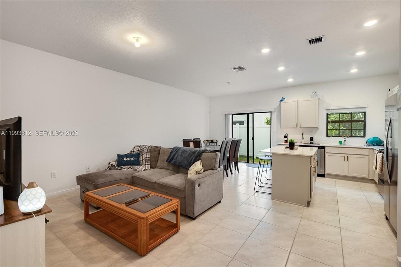 834 Sw 11th Ter #834 - Photo 2 of 22