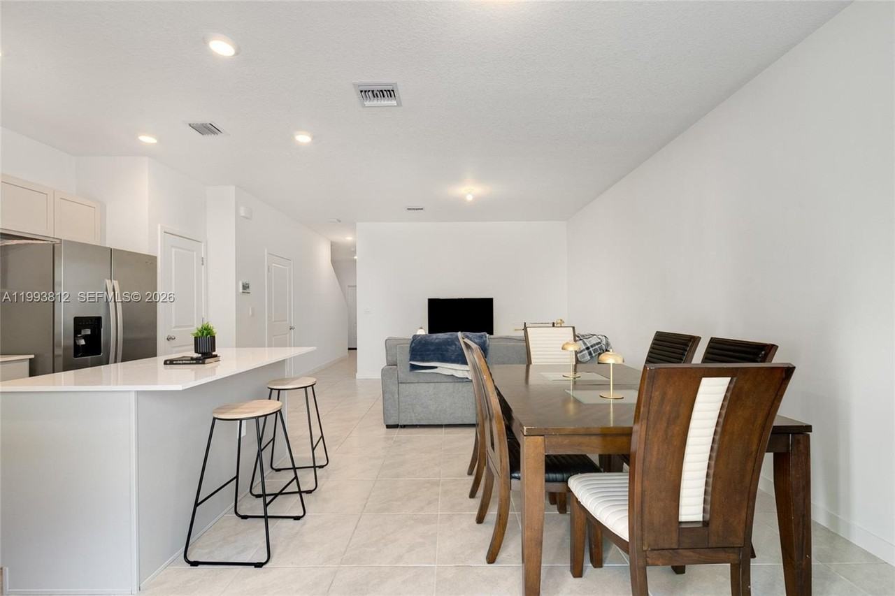 834 Sw 11th Ter #834 - Photo 6 of 22