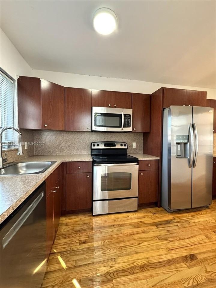 5353 Sw 6th St - Photo 4 of 15