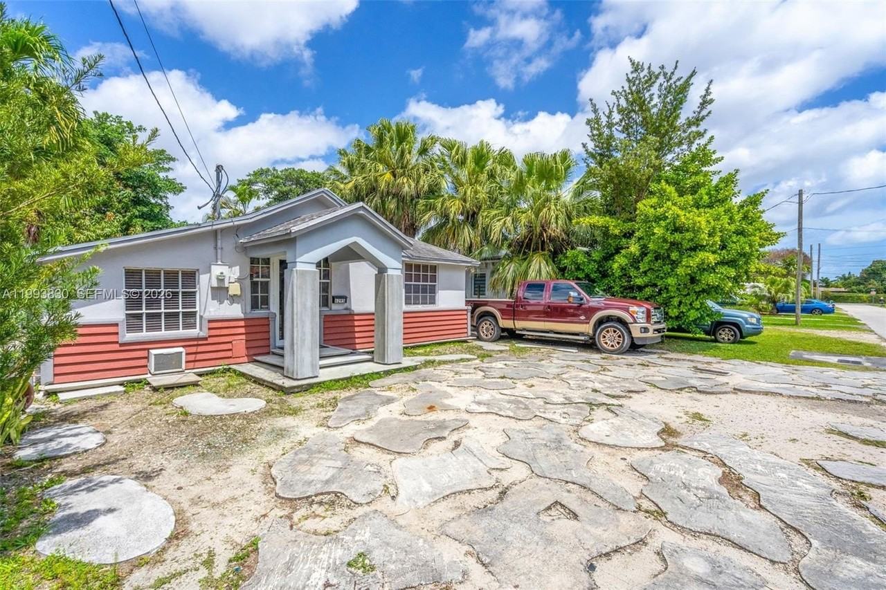 6295 Sw 29th St #1 - Photo 2 of 15