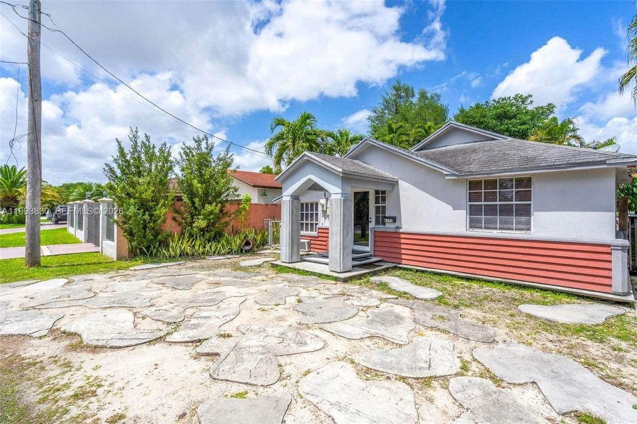 6295 Sw 29th St #1 - Photo 3 of 15