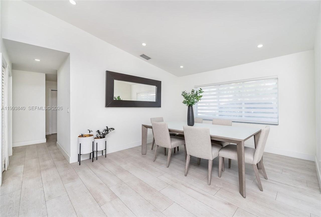 1820 Sw 140th Pl - Photo 7 of 22