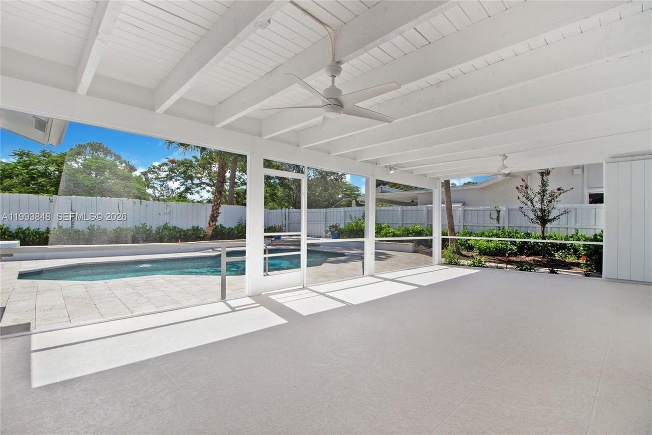 11011 Sw 110th Rd - Photo 3 of 15