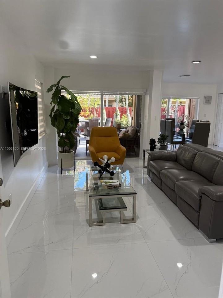 16418 Sw 72nd Ter - Photo 2 of 32