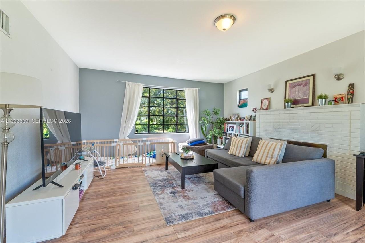 1238 Ne 112th St #NA - Photo 5 of 37